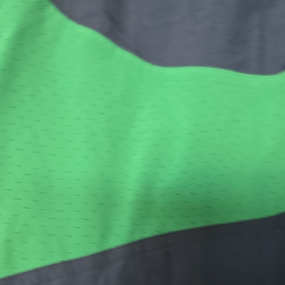 lululemon athletica Navy and Green Windbreaker - Picture 3 of 4